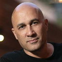 Lawrence Smith als Warlord (uncredited)