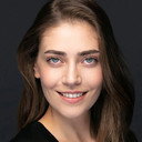 Öznur Serçeler als Fatoş Yalçın