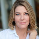 Amy Stewart als Sara Dolan