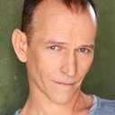 Timothy McKinney als Conrad