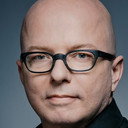 Oliver Rohrbeck als Man in Hotel