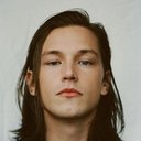 Simon Lööf als Simon