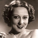 Laura Pinillos als Tita Merche