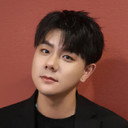 Yang Zai als Shen Wufei (voice)