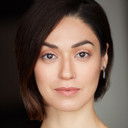 Diana Diaz als Hayley, Popstar's Assistant / 'Could I Love With No Fear' Dancer