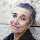 Madalena Victorino als Mulher de vermelho