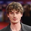 Giles Surridge als Sven