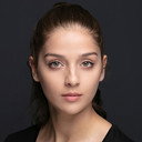 Ecem Çalhan als Kamer
