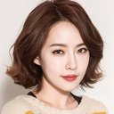 Ji Eun-seo als Boat Party Girl