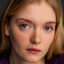Natalie Quarry als Holly Spurring