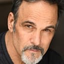 Deke Anderson als Tiny Ash #1