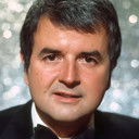 Rodney Bewes als Stien