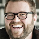 Rutledge Wood als Self - Host