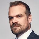 David Harbour als Mulligan