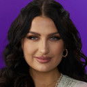 Meira Omar als Mit Receptionist