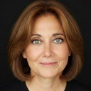 Tilbe Saran als Ömers Mutter