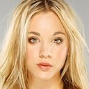 Kaley Cuoco als Karin