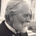 Sandër Prosi als Prof. Besimi