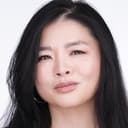 Ruibo Qian als Tara Zhang