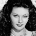 Yvonne De Carlo als Mrs. Sally Hallson