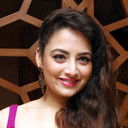 Zoya Afroz als Radhika
