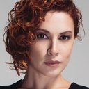 Açelya Topaloğlu als Adli Psikolog Emel Umar