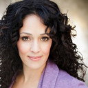 Susan Ortiz als Elaine