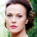 Iryna Novak als Barmaid