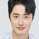 Nam Jeong-woo als Newspaper reporter