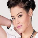 Amy Amika Bouher als Maya