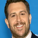 Adam Lefkoe als Host