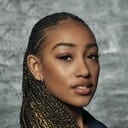 Lexi Underwood als Pearl Warren