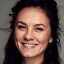 Evrim Akyigit als Vrouw met ballon
