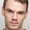 Jay Armstrong Johnson als Anthony Hope