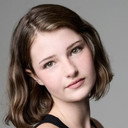Beth Fallon als Aja