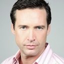 Andrés García Jr. als Omar