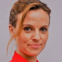 Aloka McLean als Zoe Kingswood