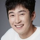 Heo Jae-ho als Broadcasting Station PD