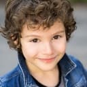 Joshua Satine als Young Oliver