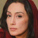 Hedie Tehrani als Mozhde Samiei