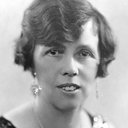 Mabel Constanduros als Elderly Wife