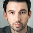 Ruben Javier Caballero als Detective Kipp