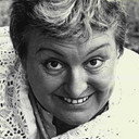 Beryl Cheers als Madge