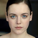 Valerie Stoll als Elena (jung)