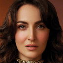 Elli Avram als Special Appearance in "Billionaire" Song