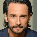 Rodrigo Santoro als Garriga