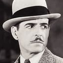 Lloyd Whitlock als Frank Hayward