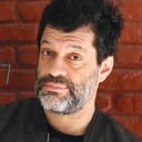 Esteban Podetti als Agent James Dana