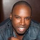 Travis Victor Webb als Bar Patron