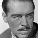 William Haade als Moore